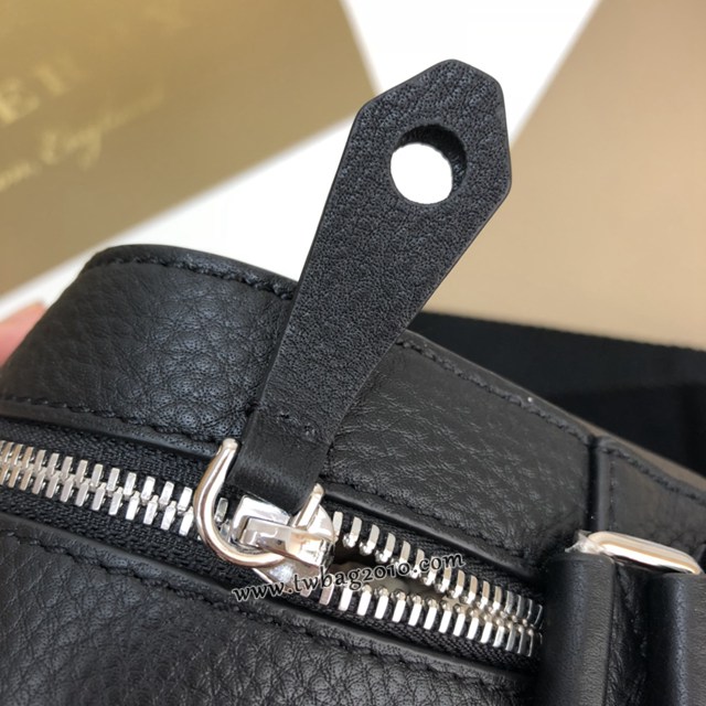Burberry專門店新款柔軟牛皮斜背包 巴寶莉黑色皮革單肩斜挎男包 yxb1273
